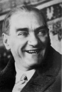 gülümseyen Atatürk