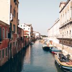venedik picturesque gorunum venetian canal lined colorful boats historic buildings italy